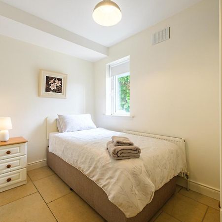 33A Steepleview Appartement Trim Buitenkant foto