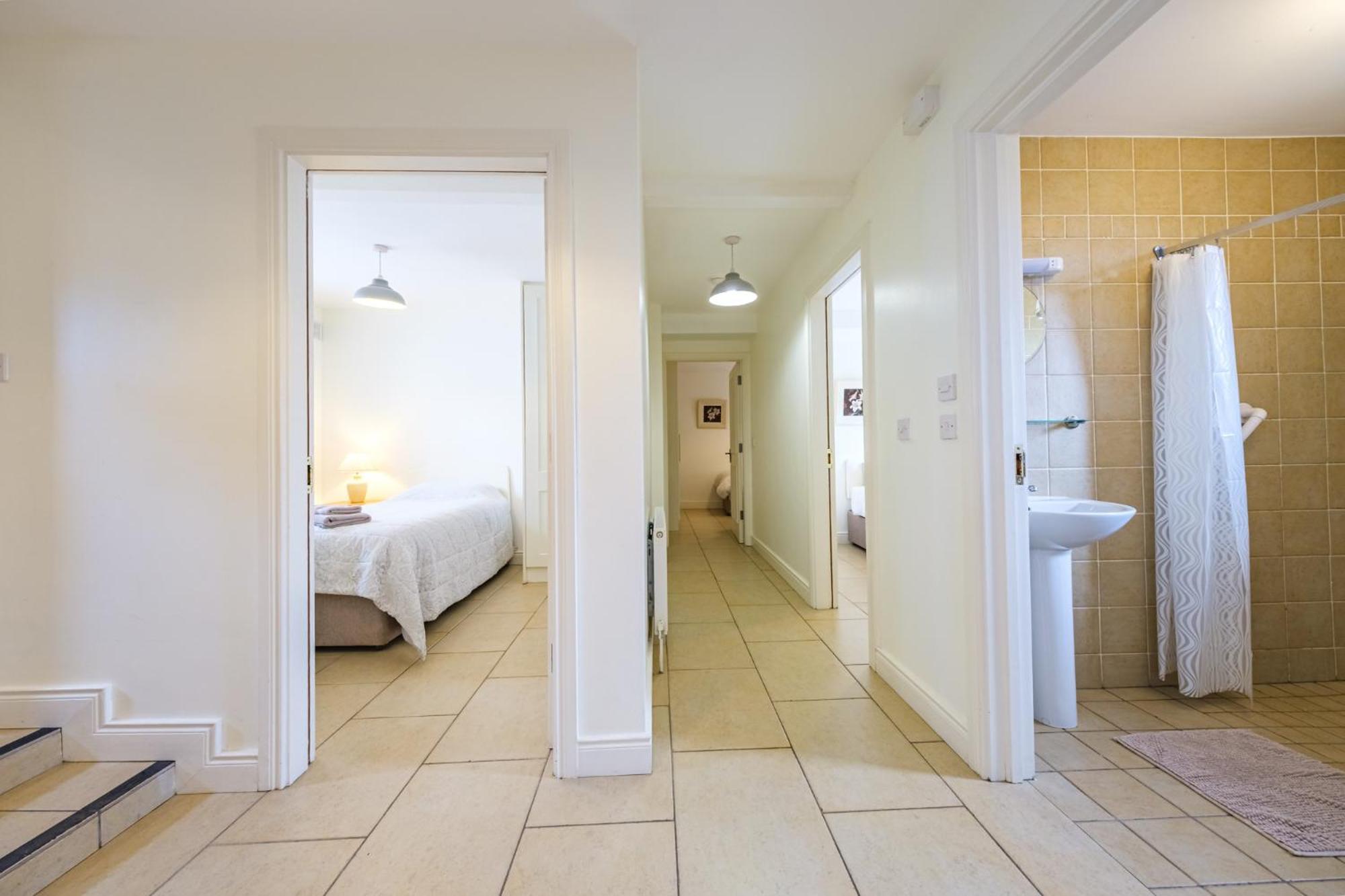 33A Steepleview Appartement Trim Buitenkant foto
