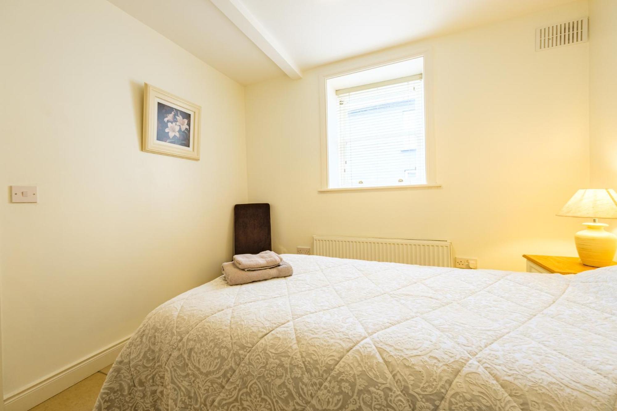 33A Steepleview Appartement Trim Buitenkant foto